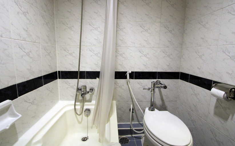 Bathroom 2, Grand Tower Inn Rama VI Hotel, Phaya Thai