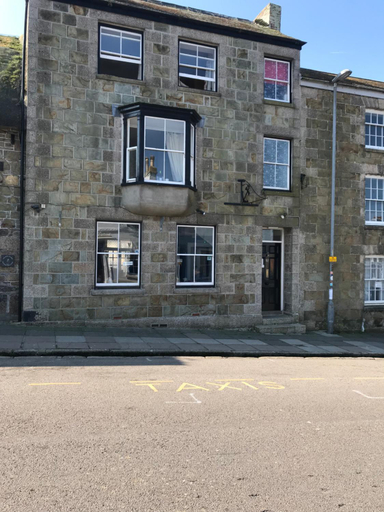 Others 5, No 52 bed and breakfast, Cornwall