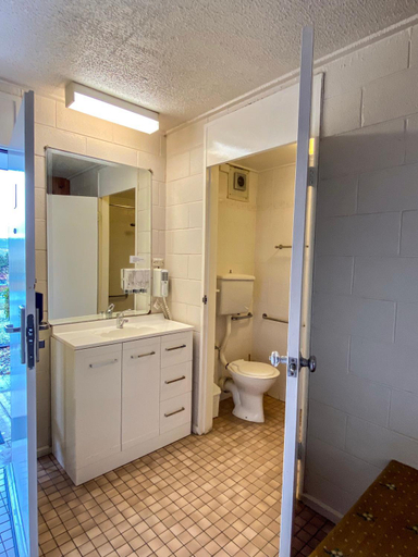 Bathroom 3, Snow Season Motor Inn, Cooma-Monaro