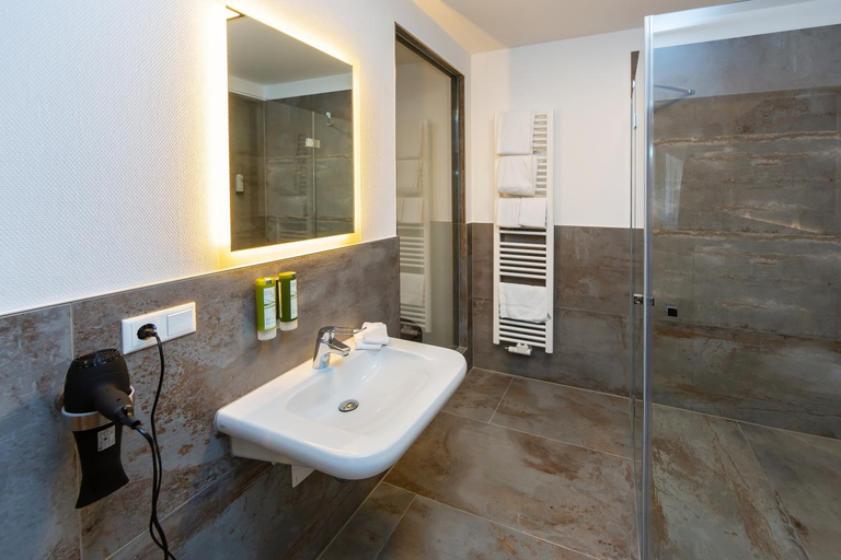Bathroom 4, Gottwalds Inn, Miltenberg