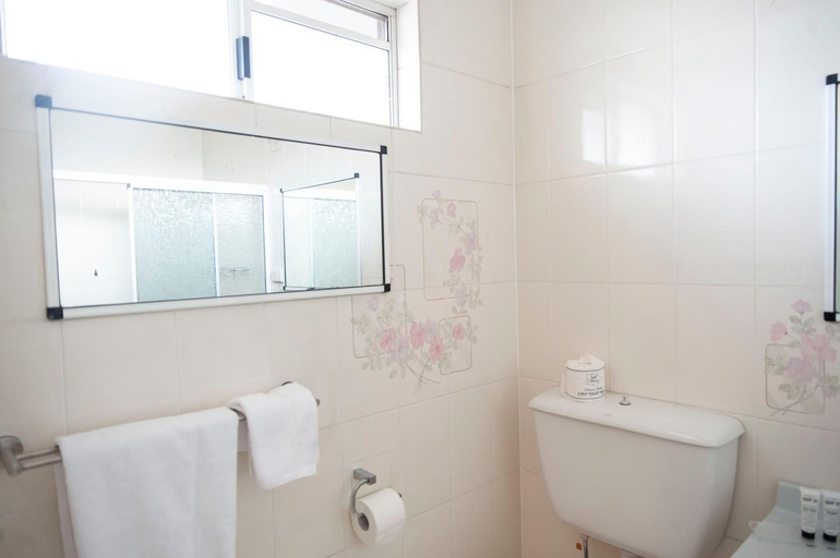 Bathroom 5, Motel Nomad, Cairns