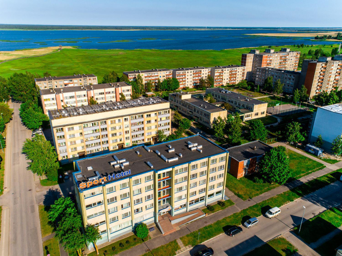 Exterior & Views