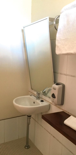 Bathroom 11