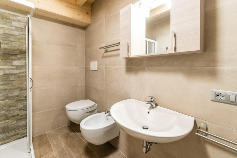 Bathroom 2, B&B Piazza, Trento