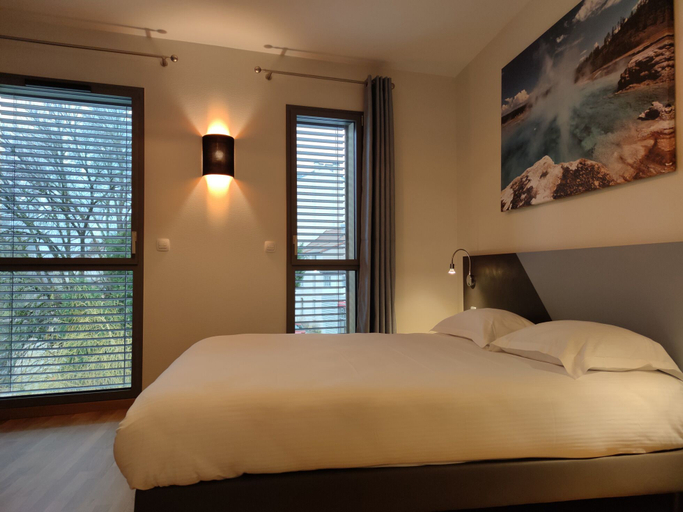 Bedroom 5, Hôtel du Parc, Jura