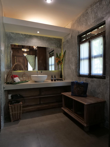 Bathroom 12