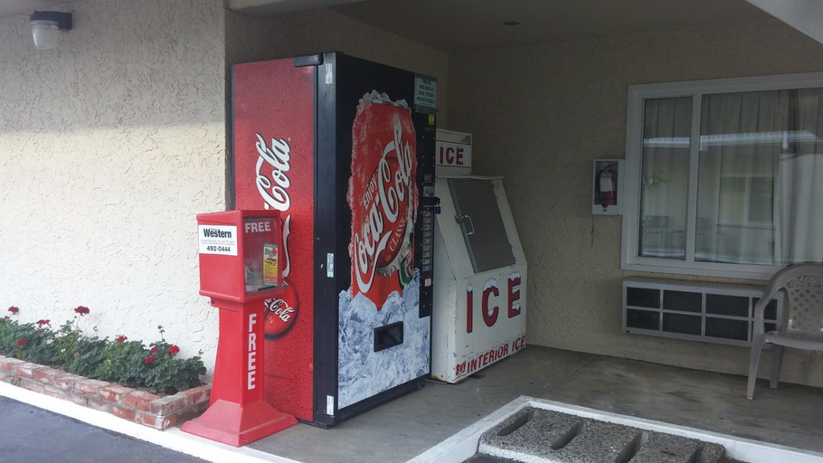 Food & Drinks, Shoreline Resort Condominiums, Okanagan-Similkameen