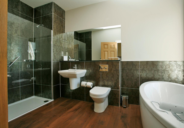 Bathroom 3, Barton Hall Hotel & Spa, Northamptonshire