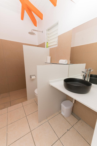 Bathroom 3, Village de Bragelogne, Saint-François
