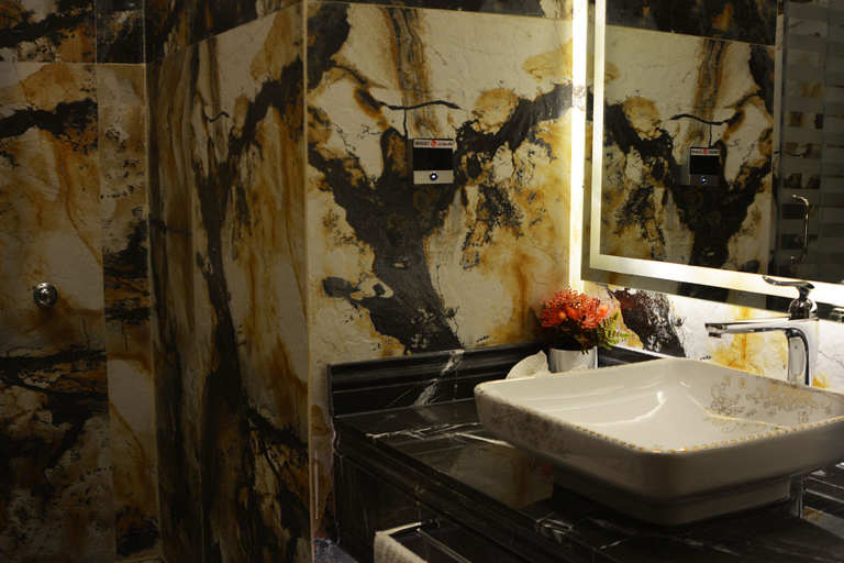 Bathroom 3, Redwaves Hotel, Jeddah
