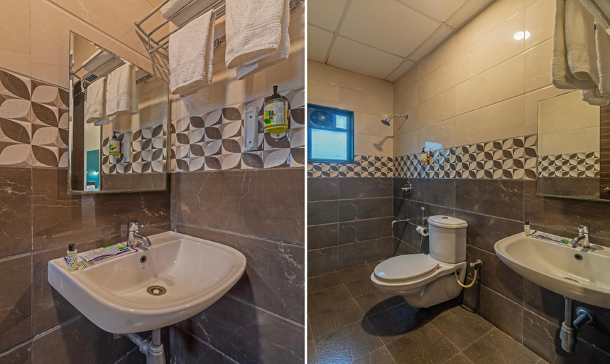 Bathroom 4, Treebo Tulip Comfort, Pune