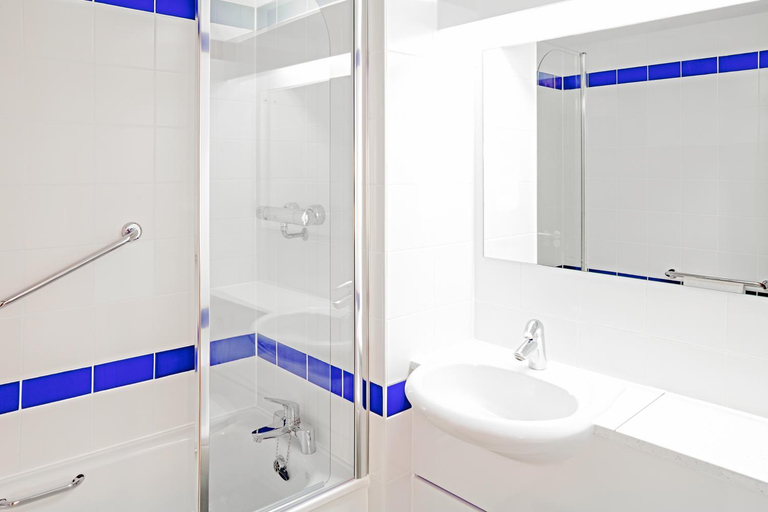 Bathroom, Warrington Motel, J20 M6 Lymm Services, Cheshire West and Chester