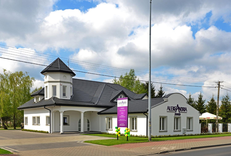Exterior & Views