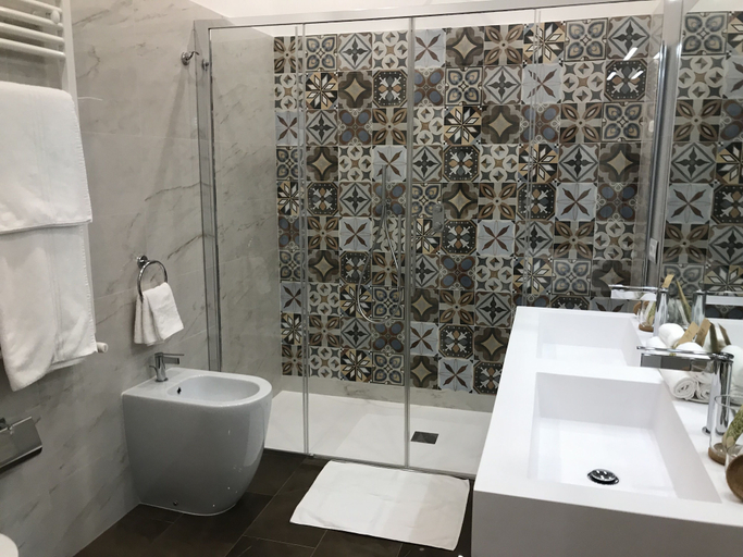 Bathroom 3, Hotel Villa Greta, Messina