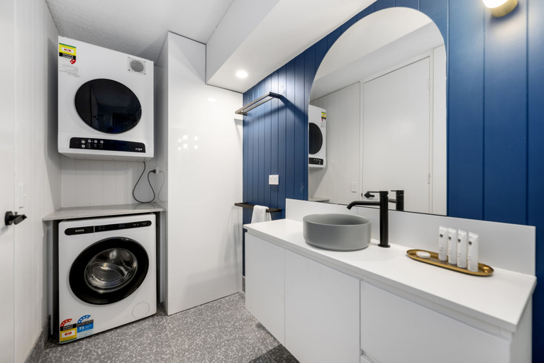 Bathroom 4, Hi Ho Beach Apartments, Gold Coast