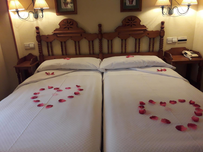 Bedroom 2, Nava Real, Madrid
