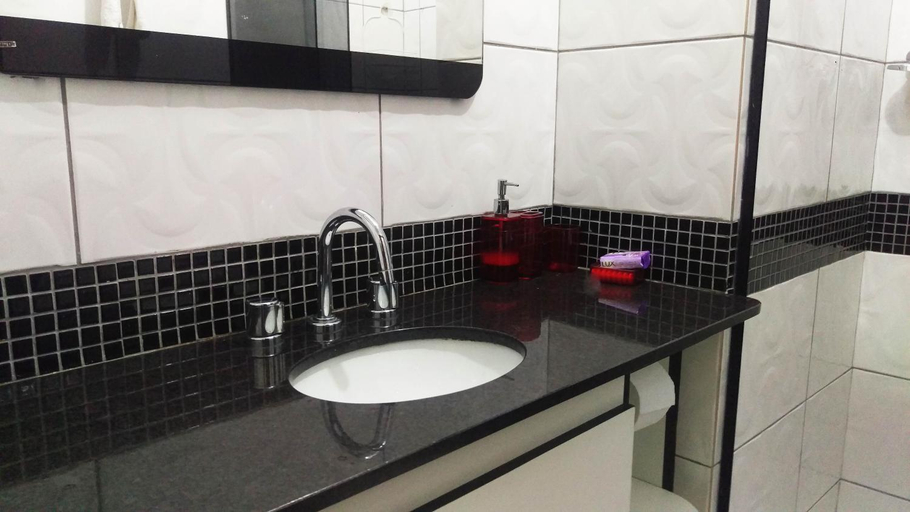 Bathroom 4, Studio Lateral Vista Mar Barra Internet cama de casal Netflix, Salvador