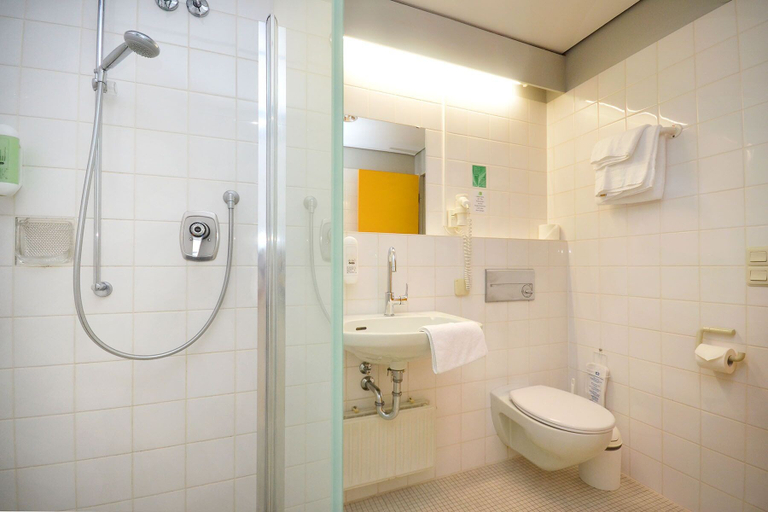 Bathroom 5, Bildungs- und Tagungshaus Haus Neuland, Bielefeld