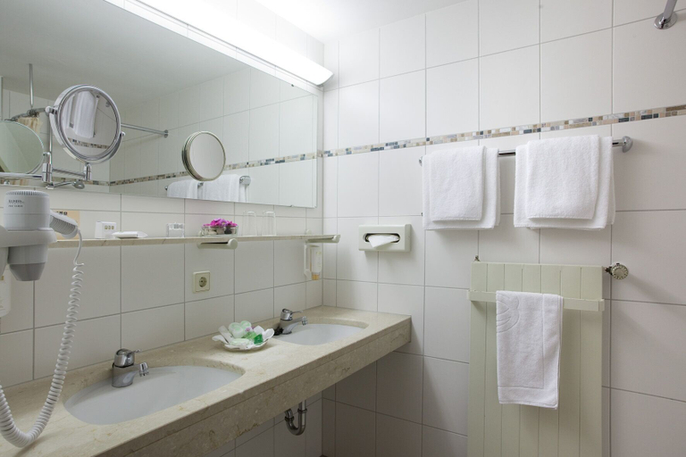Bathroom 4, Hotel am Rosengarten, Heilbronn