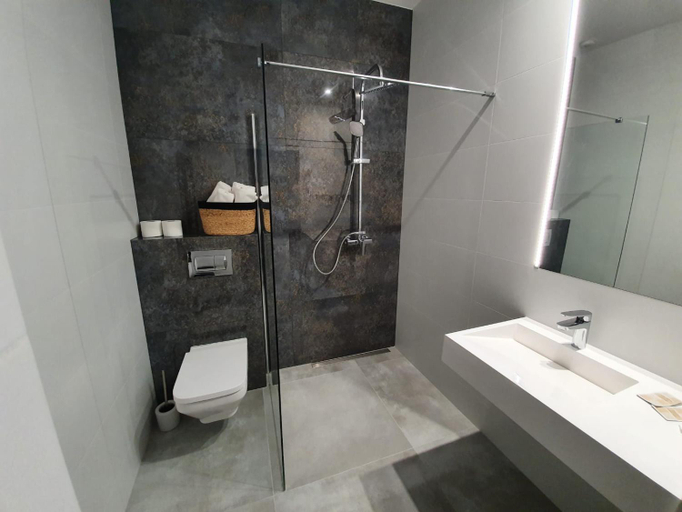 Bathroom 5, Hotel "Ksiezyc" w Swiebodzicach, Świdnica