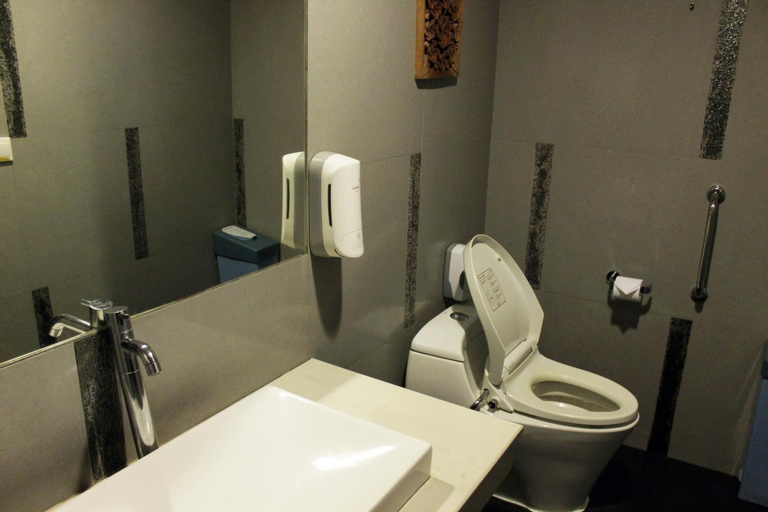 Bathroom 11