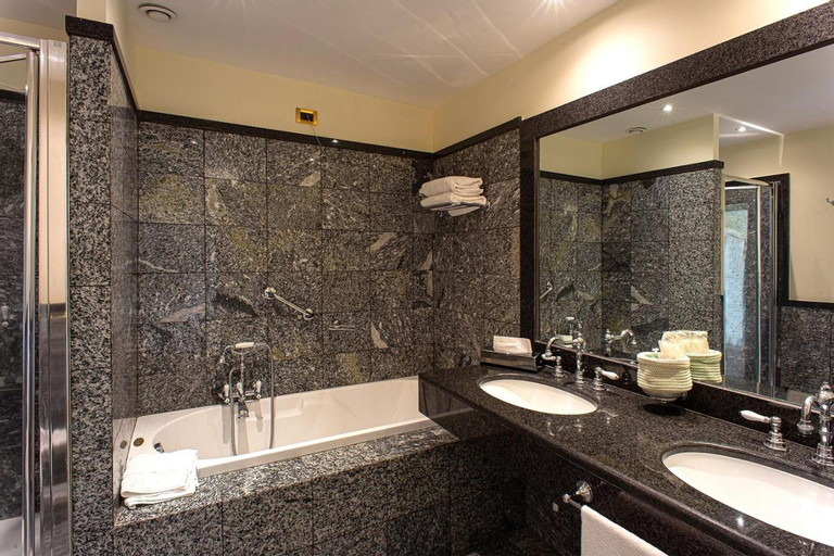 Bathroom 8