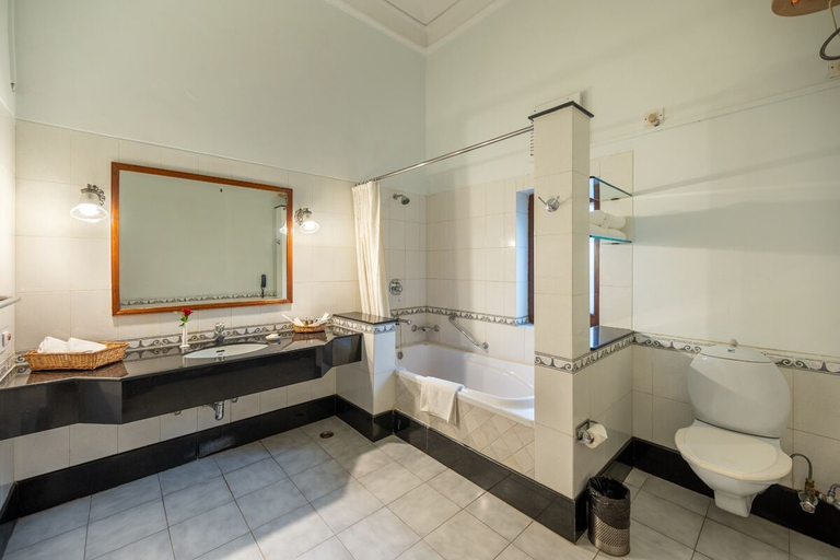 Bathroom 4, Umed Bhawan Palace, Kota