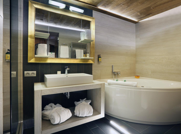 Bathroom 4, Hotel 3 Vallees, Savoie