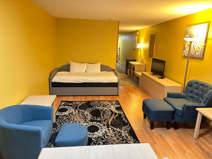 Bedroom 3, Timberland Inn & Suites, Cowlitz