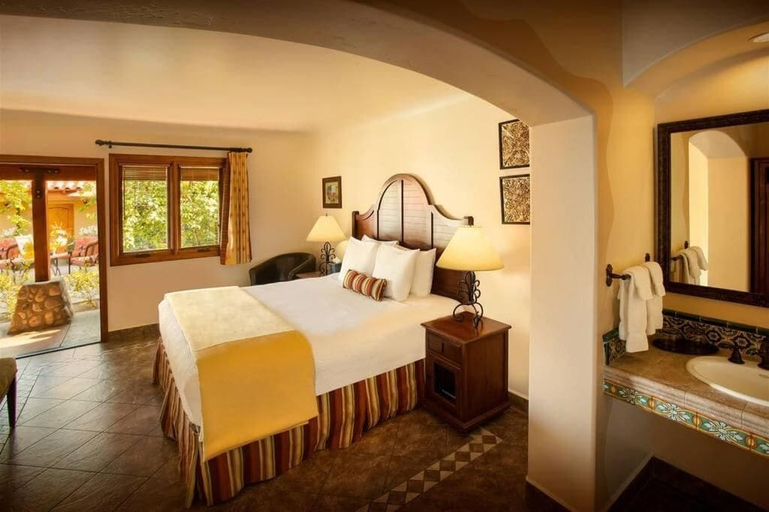 Bedroom 4, Los Arboles Hotel, Riverside