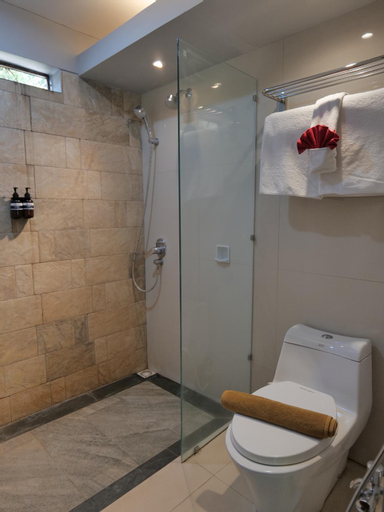 Bathroom 10