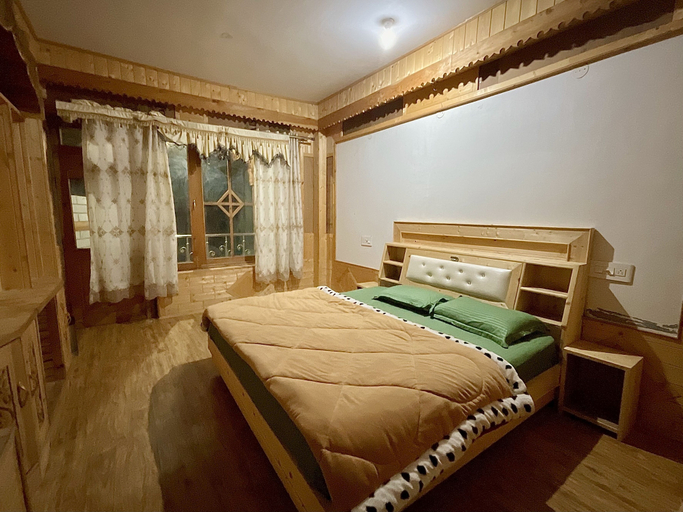 Bedroom 2, Diamond Valley x One Light Stays, Kullu