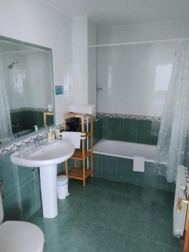 Bathroom 3, Alto Santiago, Cantabria