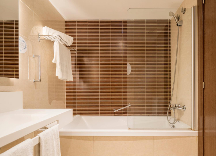 Bathroom 5, Hotel ILUNION Auditori, Barcelona