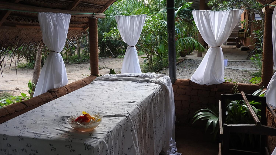 Bedroom 3, River Side Cabanas Yala Hotel, Thissamaharama