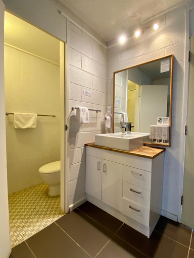 Bathroom 3, Snow Season Motor Inn, Cooma-Monaro