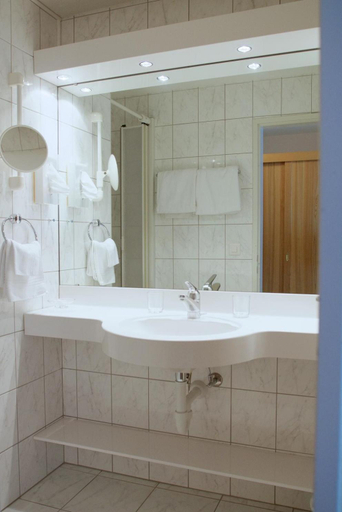 Bathroom 4, Saaserhof Apartments, Visp