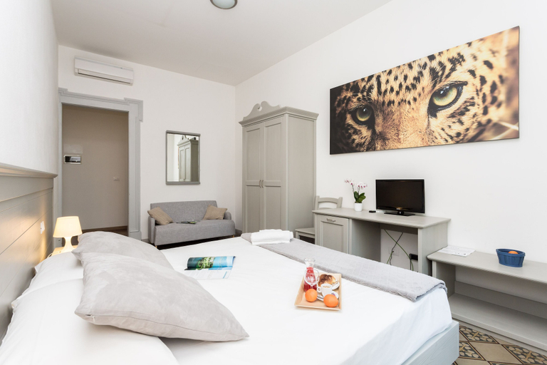 Bedroom 4, Hotel Leoncino Brescia, Brescia