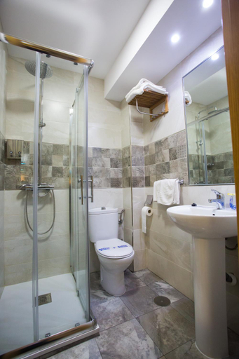 Bathroom 4, Hostal Real Aranjuez, Madrid
