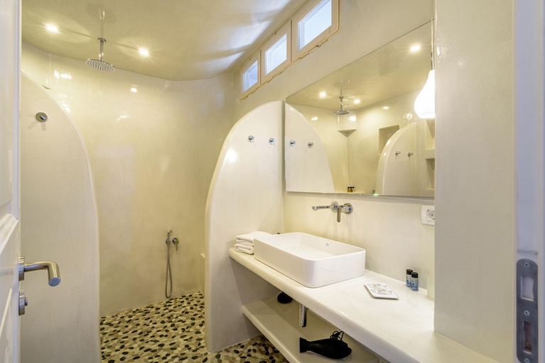 Bathroom 3, Golden Grey Goose, South Aegean