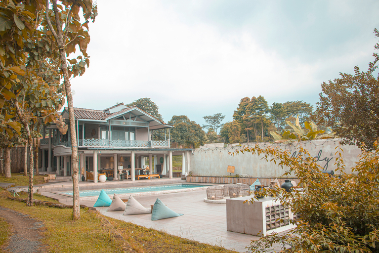 Exterior & Views 2, Villa Holy - Travelholic in Behind Nature, Bogor