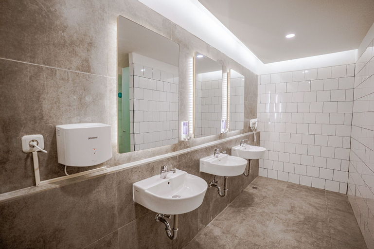 Bathroom 7