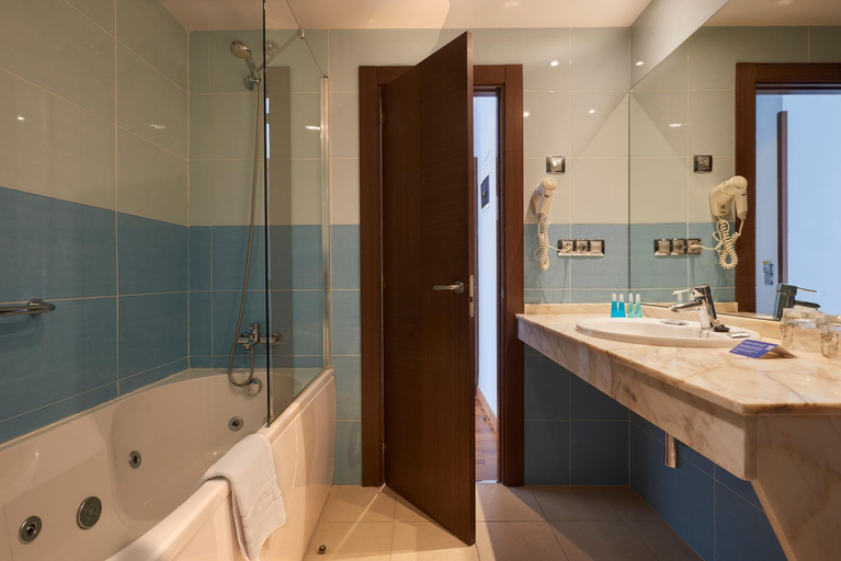Bathroom 4, Hotel 40 Nudos, Asturias