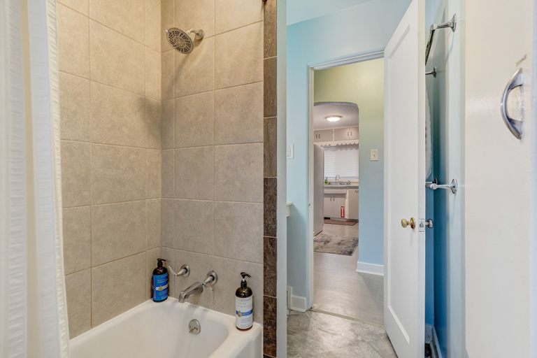 Bathroom 3, Colorado Bay A, El Paso