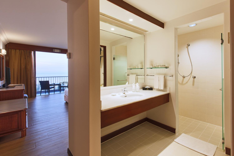 Bathroom 10