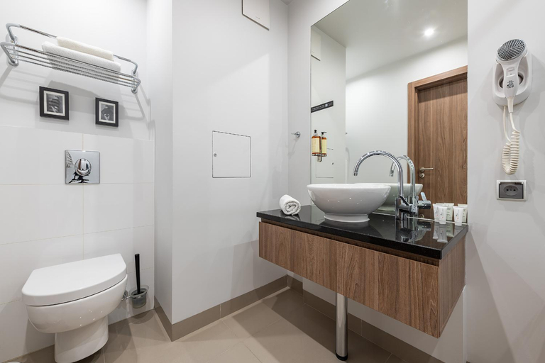 Bathroom 2, P&O Apartments Plac Europejski, Warsaw