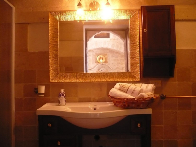 Bathroom 4, L'Isola Felice e Trulli Sotto Le Stelle, Bari