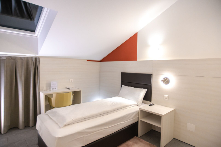 Bedroom 3, Miralago Locarno Easy Rooms, Locarno