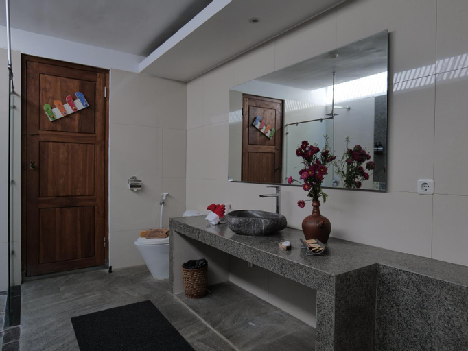 Bathroom 12