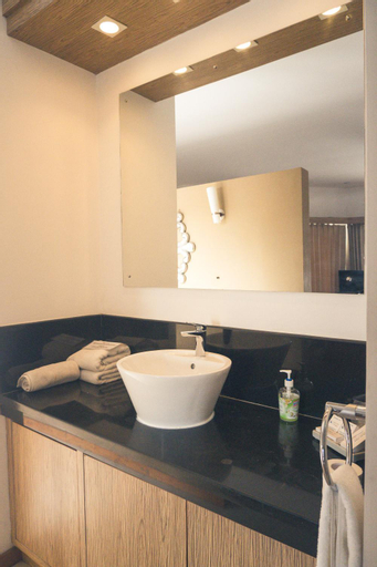Bathroom 14